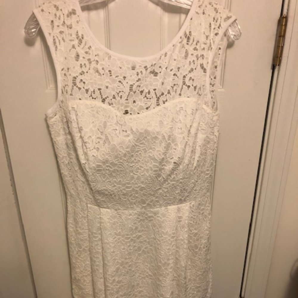 WHITE HOUSE/ BLACK MARKET- White lace dress  size 6